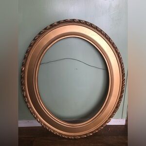 VTG Ornate Victorian Gold Picture Photo Frame Wood Oval Holds 16.5 X 13.5”
